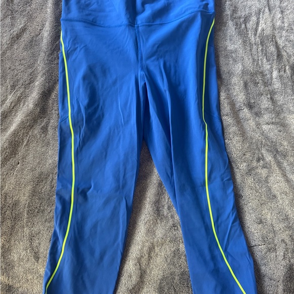 lululemon athletica Pants - Lululemon Athletica Seawheeze Chase Me Crop